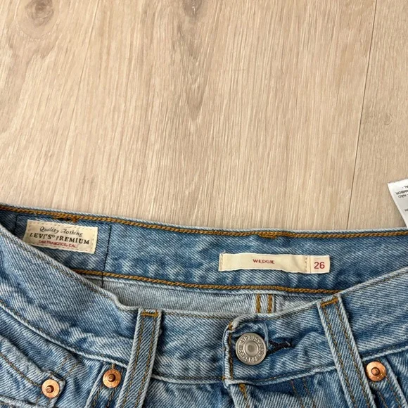 Levi’s Wedgie size 26 EUC - Picture 3 of 7